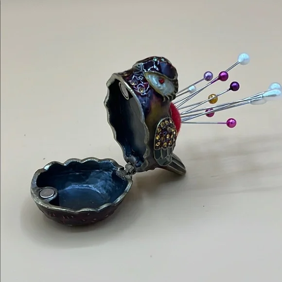 Vintage Decorative Bird Pin Cushion Box with Pins - Picture 6 of 8